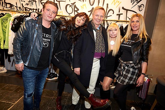  District Munich No1 Besitzer Matthias Schröder, District Munich No1 Fan Liliana Matthäus, Franz Schröder (Schröder Group), Simone Petrov, Designerin Simona Crocamo (©Foto:Mila Pairan ) 